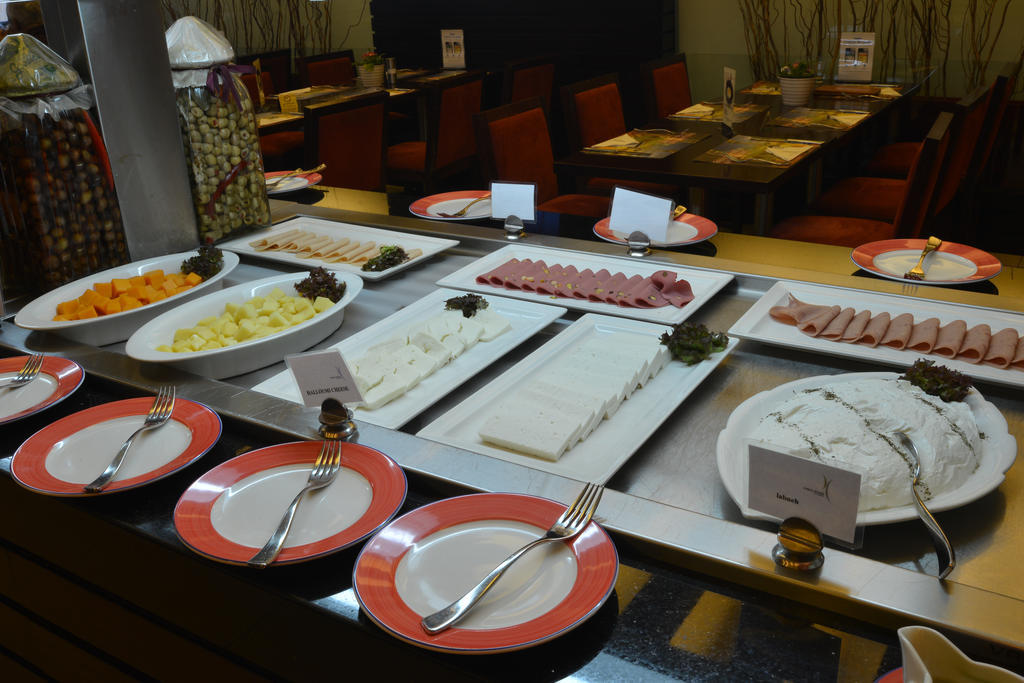 Coral Beirut Al Hamra Hotel Eksteriør billede