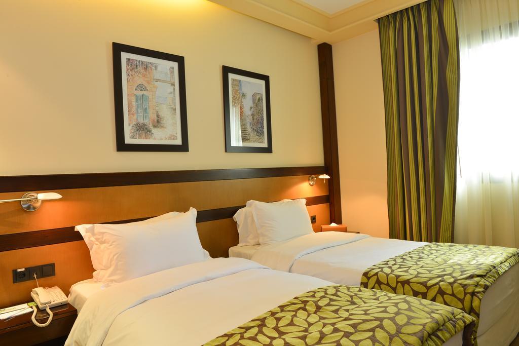 Coral Beirut Al Hamra Hotel Eksteriør billede