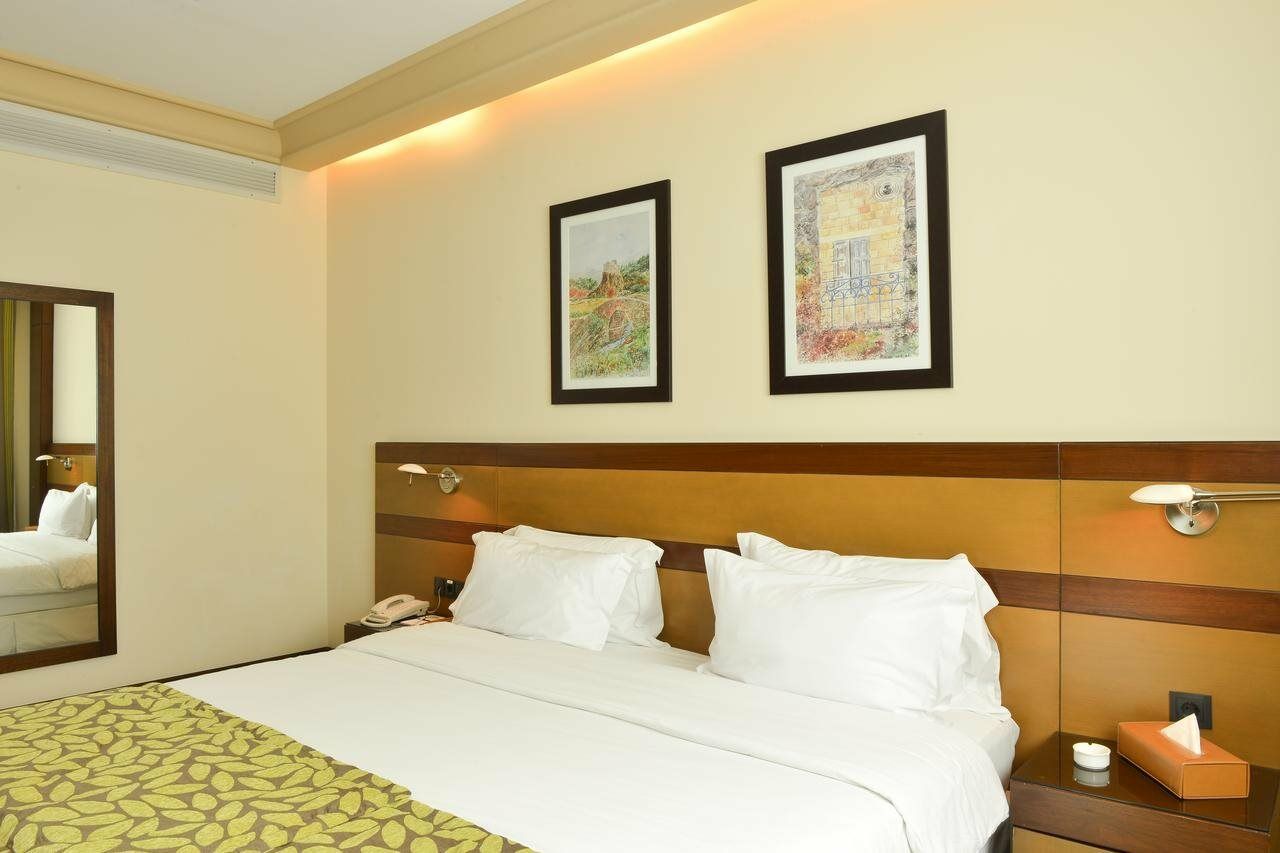 Coral Beirut Al Hamra Hotel Eksteriør billede